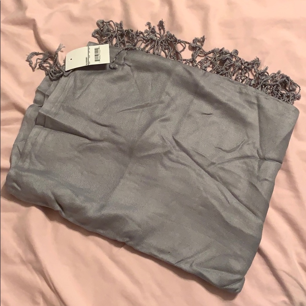 Silver/grey scarf